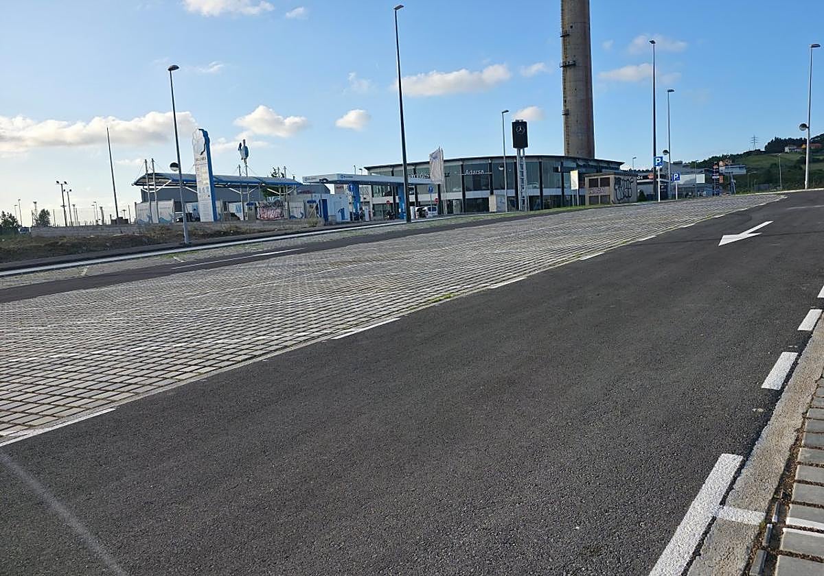 El nuevo aparcamiento público en superficie en el PEPA ya se puede utilizar.