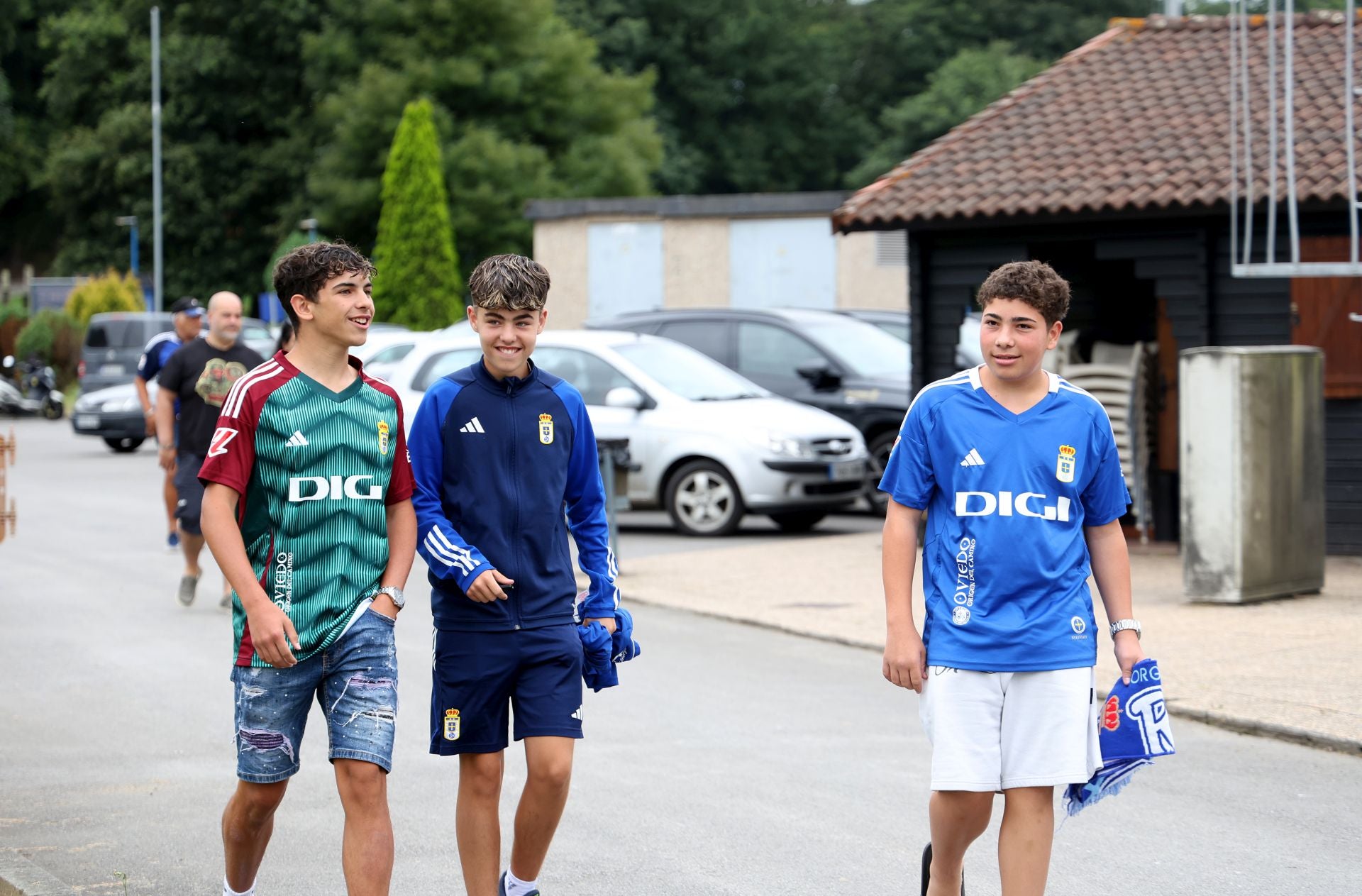 El Real Oviedo, arropado por su gente en el primer entenamiento de la temporada