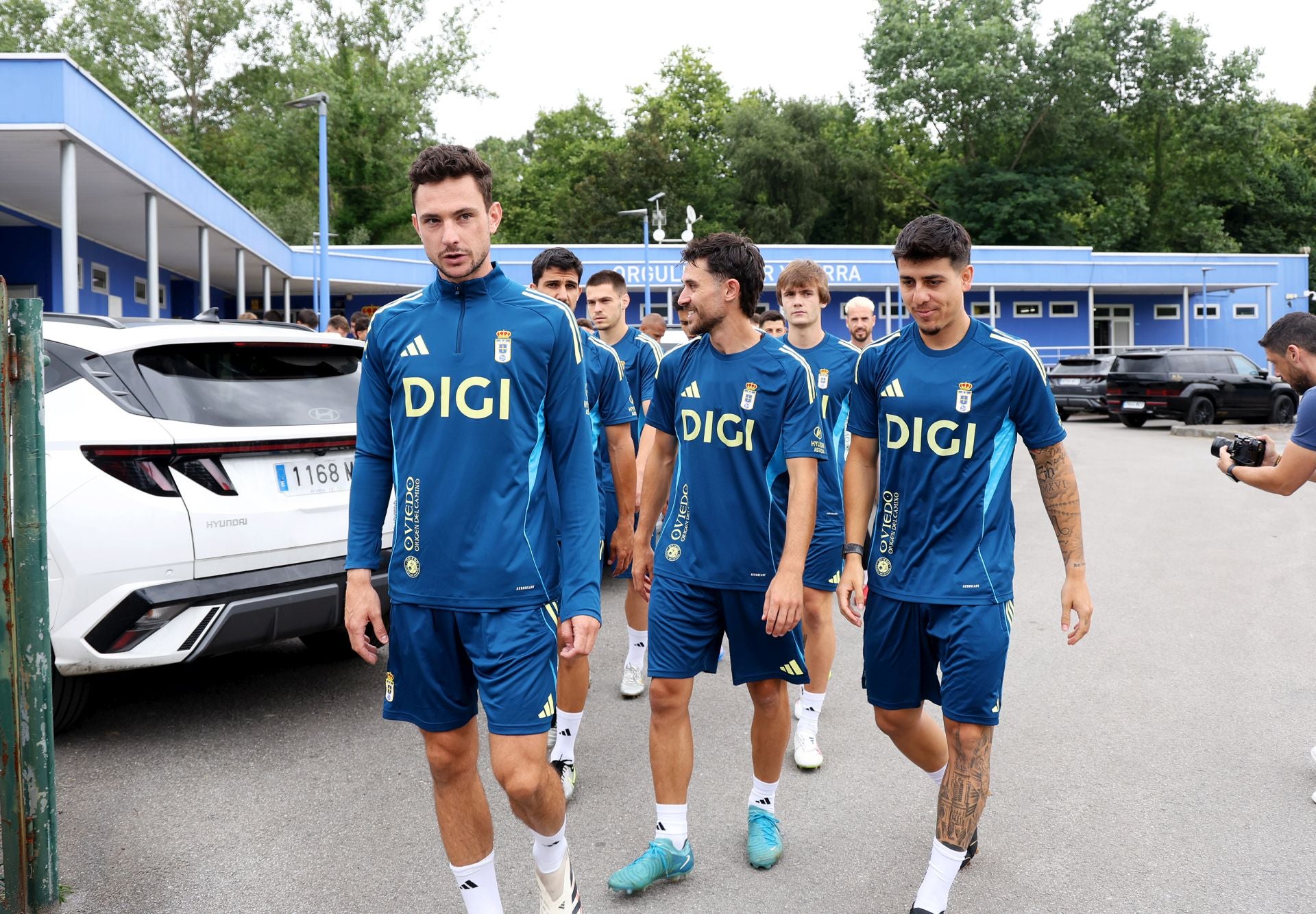 El Real Oviedo, arropado por su gente en el primer entenamiento de la temporada