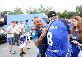 El Real Oviedo, arropado por su gente en el primer entenamiento de la temporada