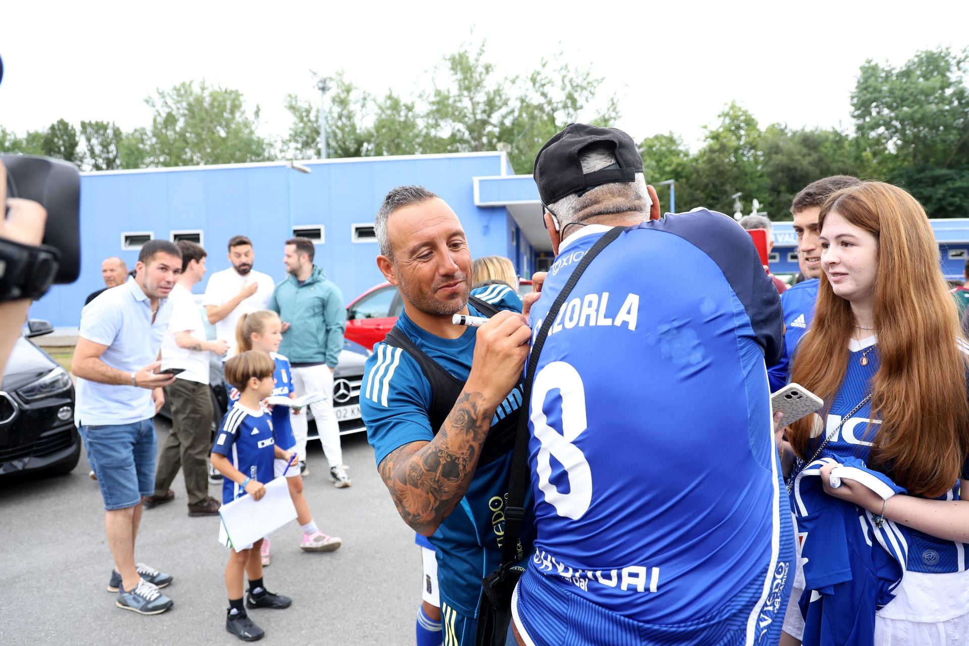 El Real Oviedo, arropado por su gente en el primer entenamiento de la temporada
