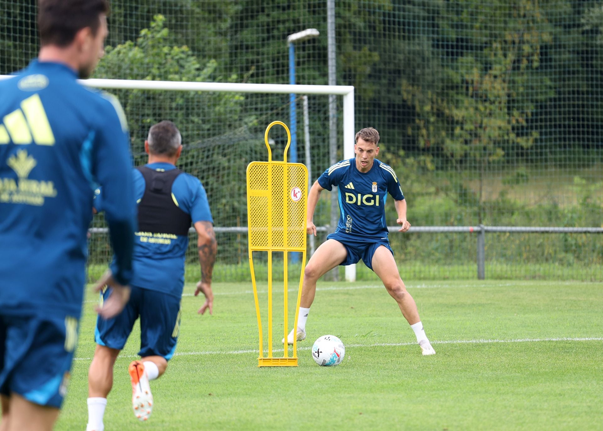 El Real Oviedo, arropado por su gente en el primer entenamiento de la temporada