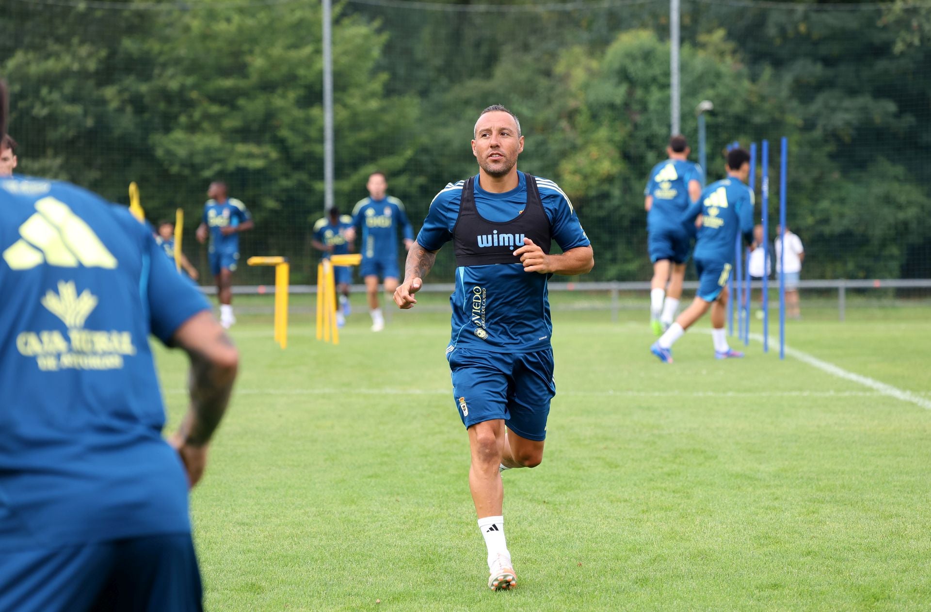 El Real Oviedo, arropado por su gente en el primer entenamiento de la temporada