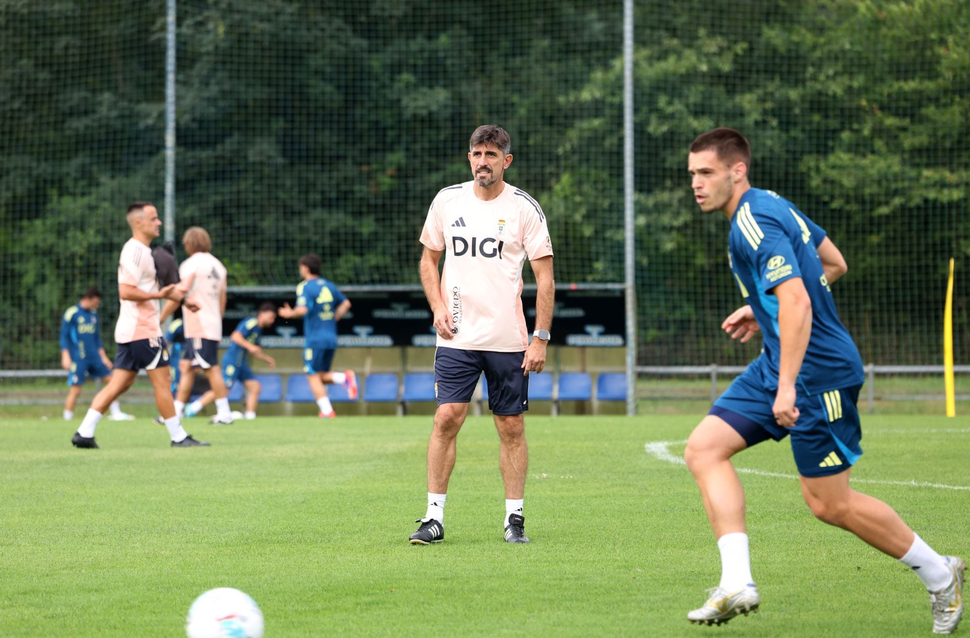 El Real Oviedo, arropado por su gente en el primer entenamiento de la temporada