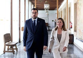 Adrián Barbón, presidente del Principado de Asturias, y María Calvo, presidenta de la Federación asturiana de empresarios (Fade).