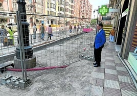 El alcalde, Alfredo Canteli, visitó las obras de la avenida de Galicia.