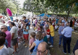 Una de las pasadas ediciones de las fiestas de Somió por el Carmen.