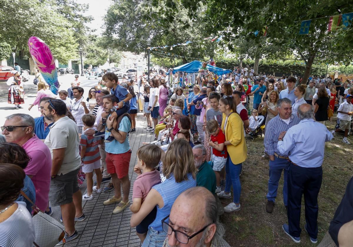 Una de las pasadas ediciones de las fiestas de Somió por el Carmen.