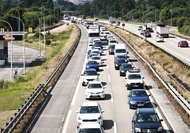 Retenciones a la altura de las gasolineras de Robledo.