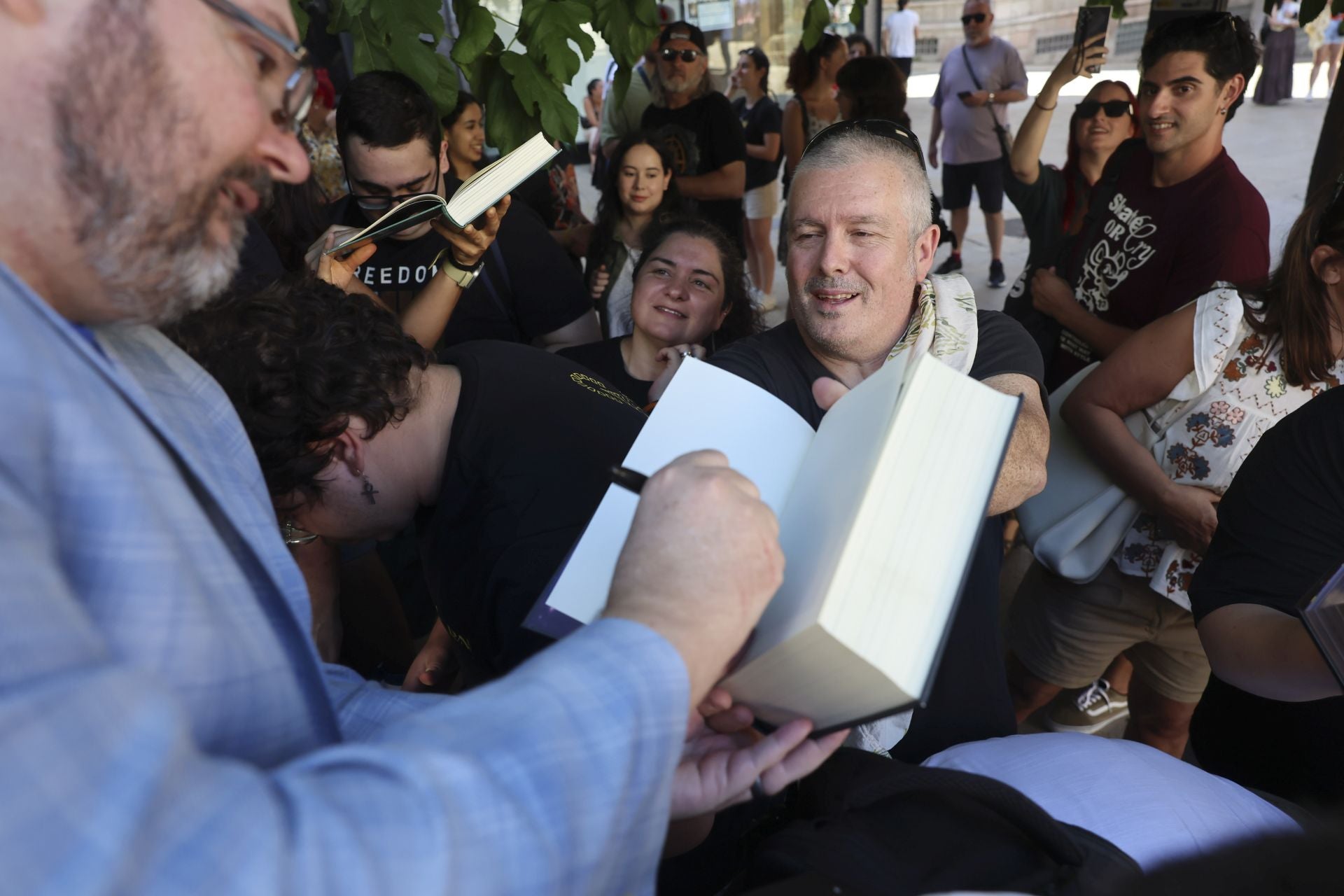 El Festival Celsius de Avilés echa a andar: largas colas por Brandon Sanderson