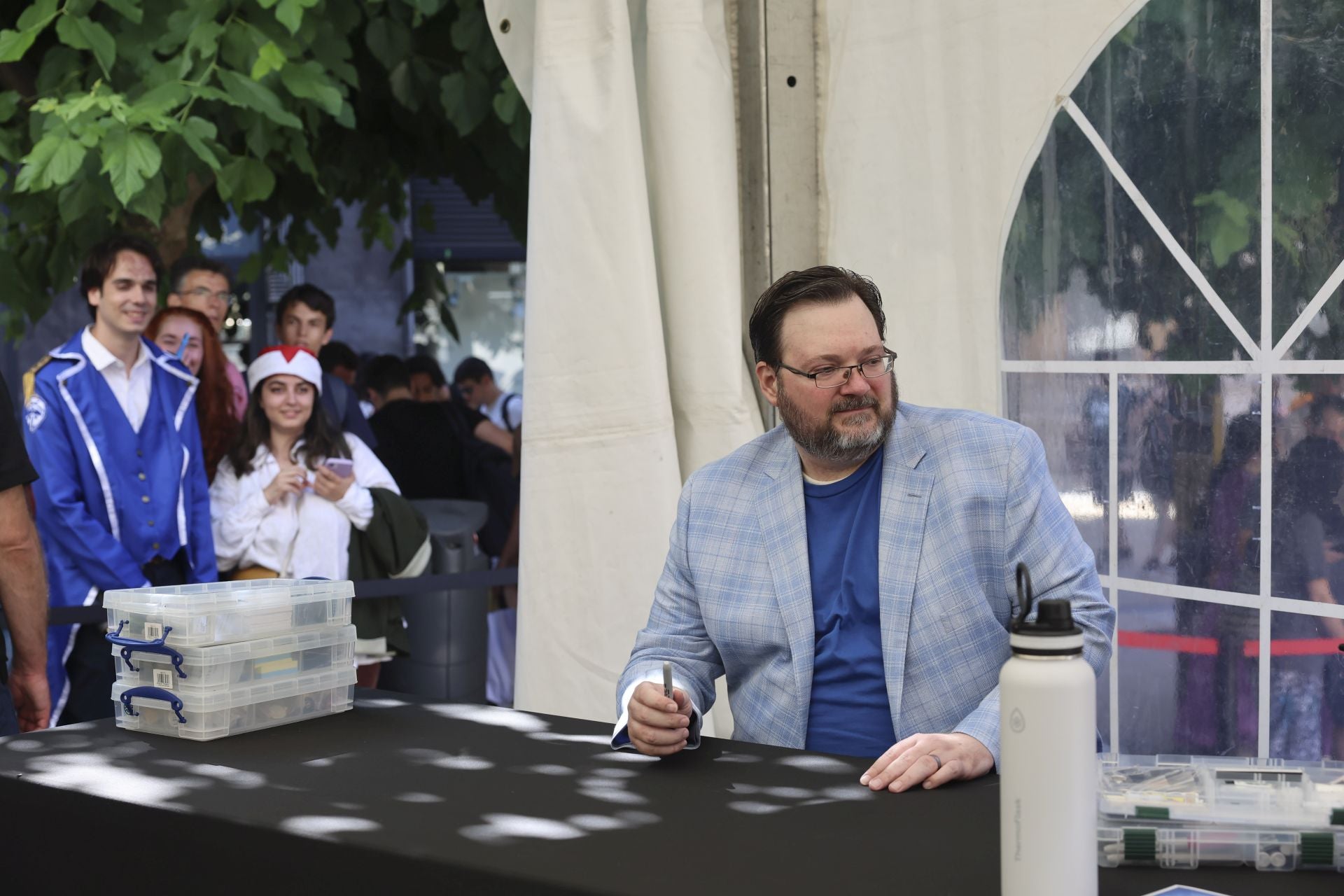 El Festival Celsius de Avilés echa a andar: largas colas por Brandon Sanderson