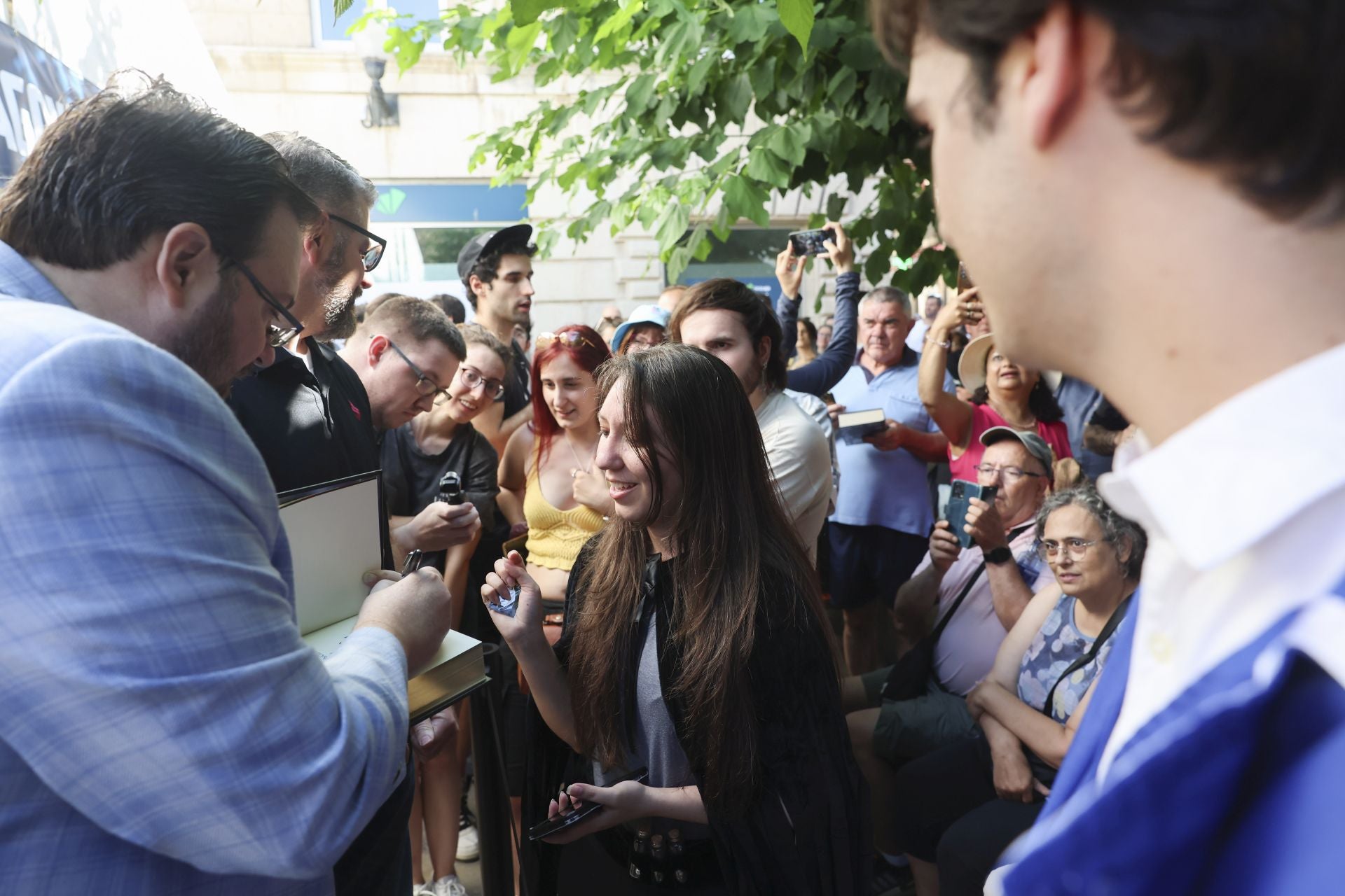 El Festival Celsius de Avilés echa a andar: largas colas por Brandon Sanderson
