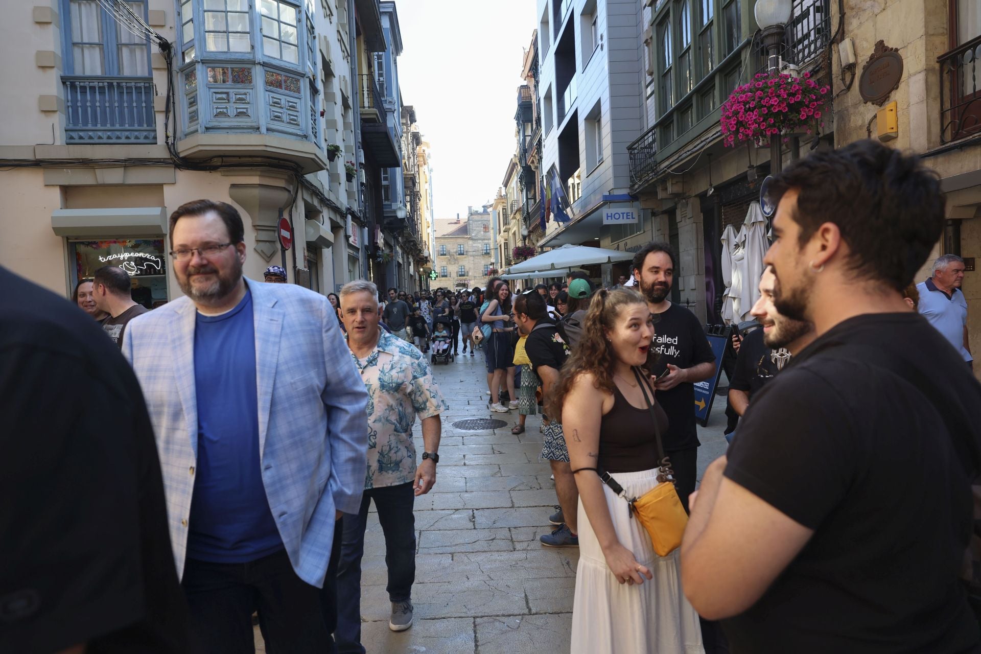 El Festival Celsius de Avilés echa a andar: largas colas por Brandon Sanderson