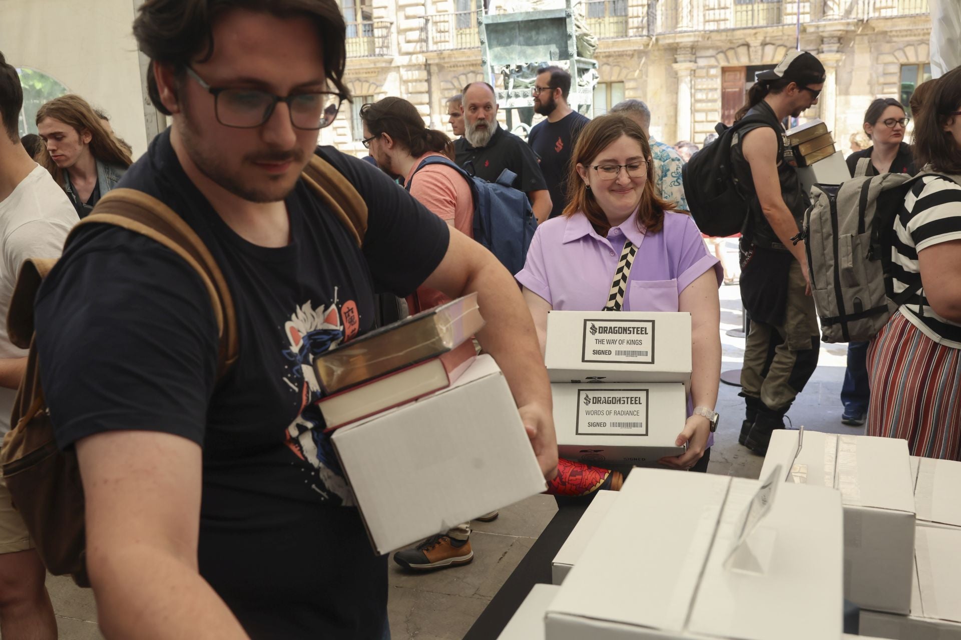 El Festival Celsius de Avilés echa a andar: largas colas por Brandon Sanderson