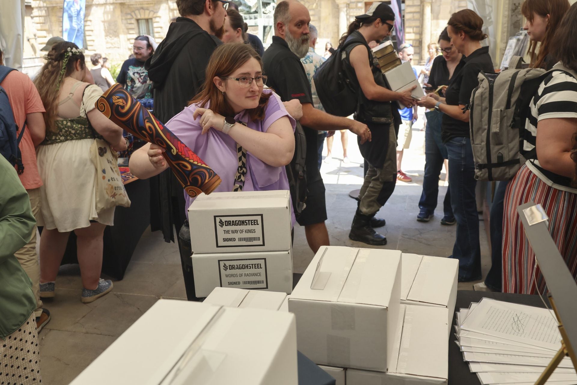 El Festival Celsius de Avilés echa a andar: largas colas por Brandon Sanderson