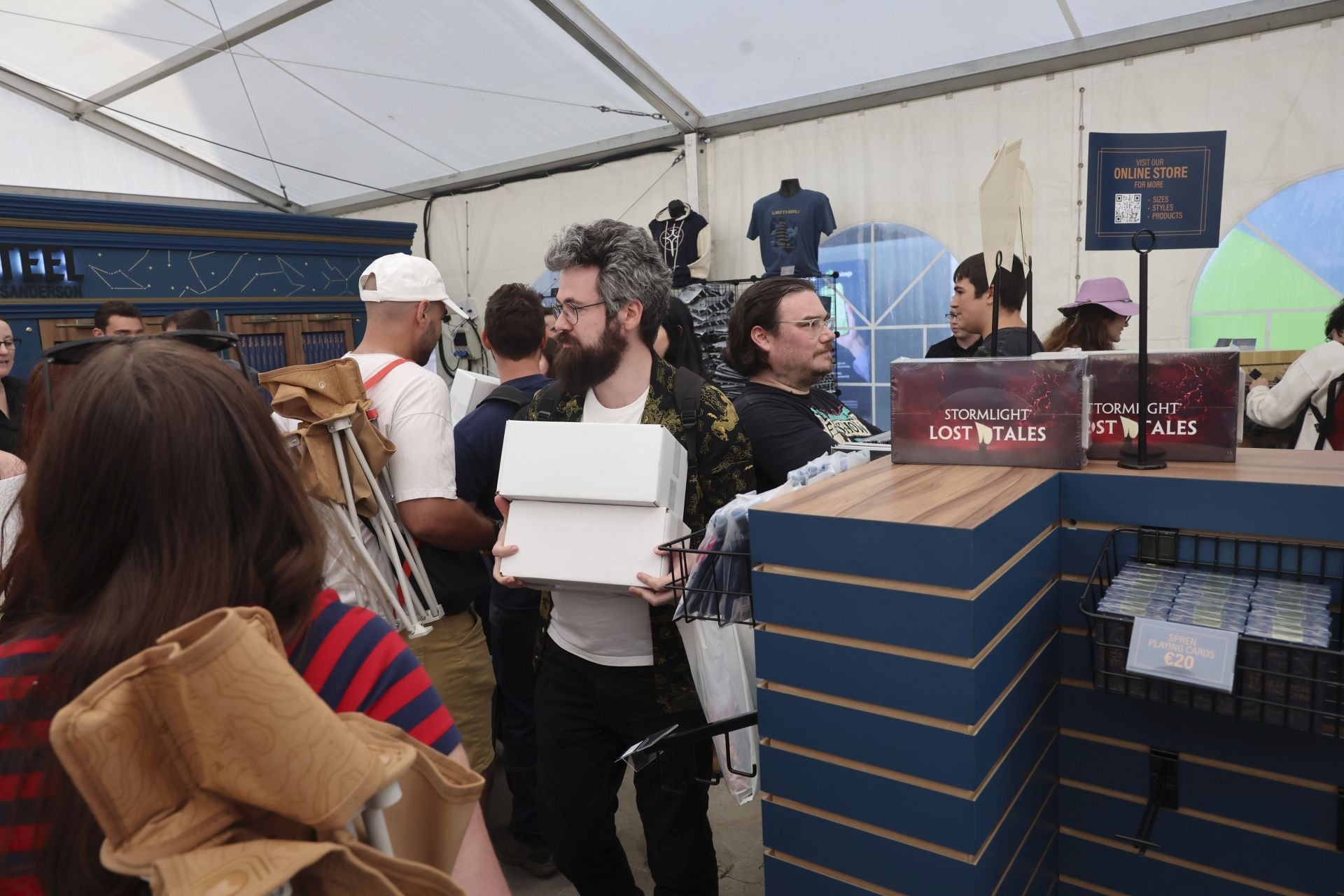 El Festival Celsius de Avilés echa a andar: largas colas por Brandon Sanderson