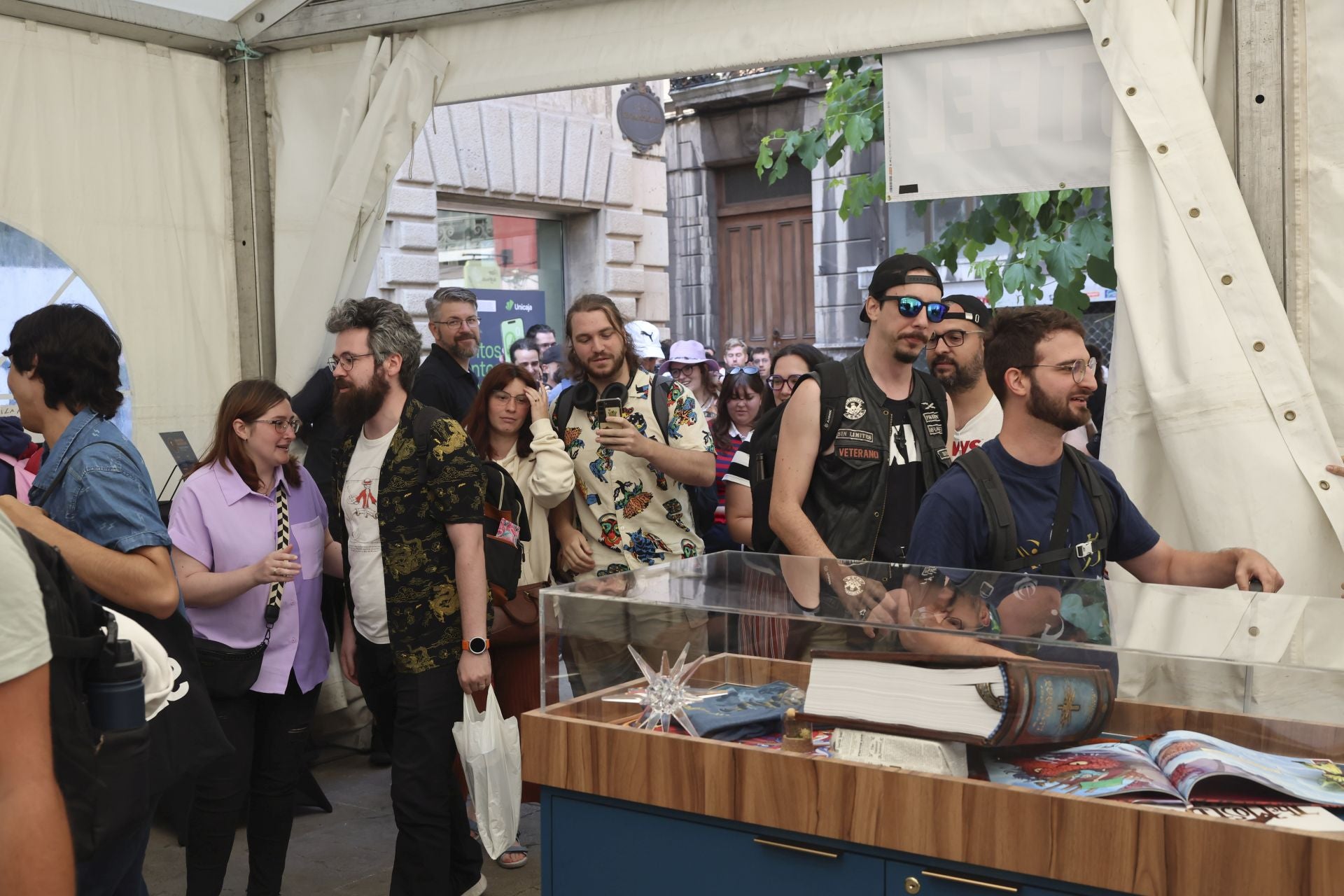El Festival Celsius de Avilés echa a andar: largas colas por Brandon Sanderson