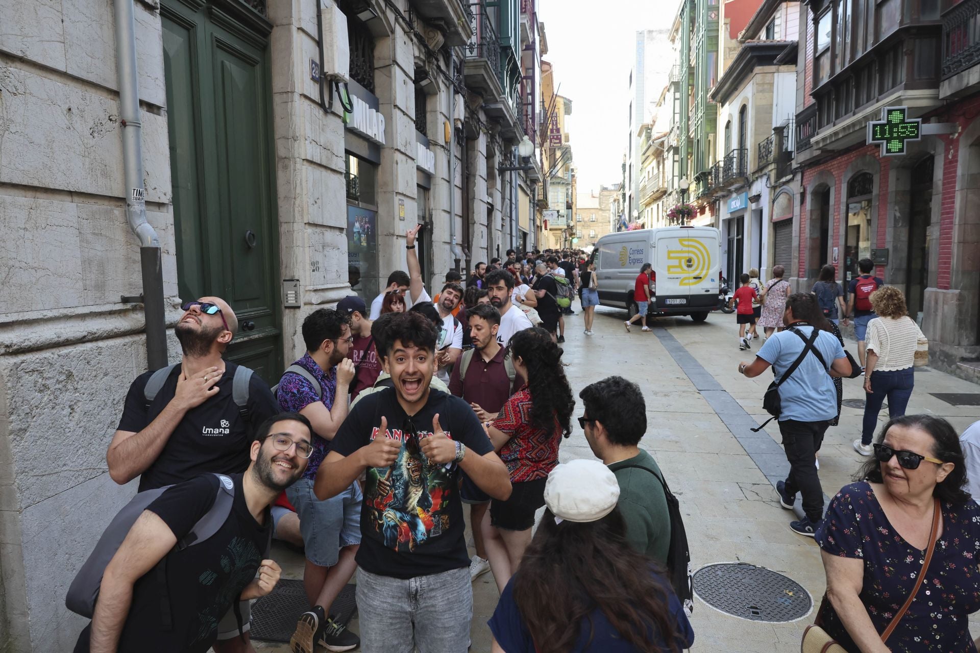 El Festival Celsius de Avilés echa a andar: largas colas por Brandon Sanderson