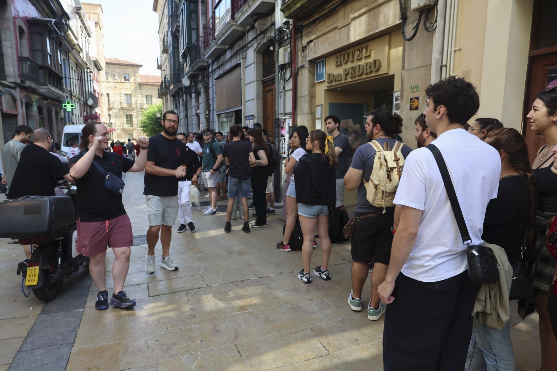 El Festival Celsius de Avilés echa a andar: largas colas por Brandon Sanderson
