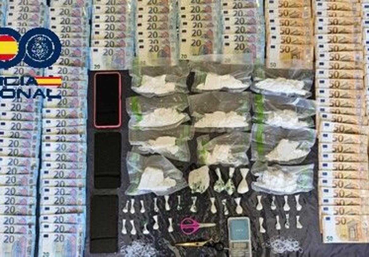 Material incautado por los agentes.