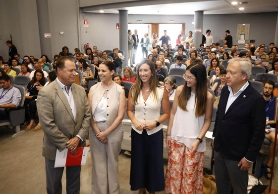 Félix Baragaño, María Aránzazu González, Ángela Pumariega, Nuria Castaño y Álvaro Alonso durante la presentación del congreso en la sala anfiteatro del recinto ferial Luis Adaro.
