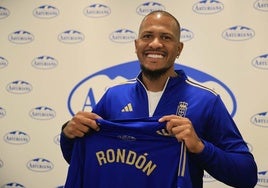 Salomón Rondón, en su presentación como nuevo jugador del Real Oviedo.