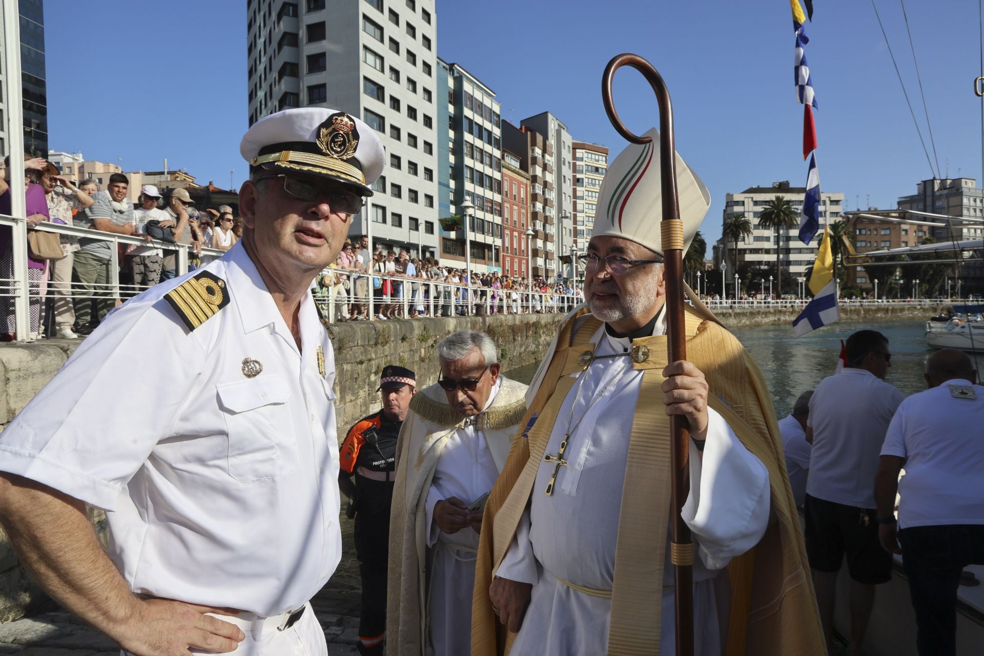 Gijón celebra la procesión marinera de la Virgen del Carmen