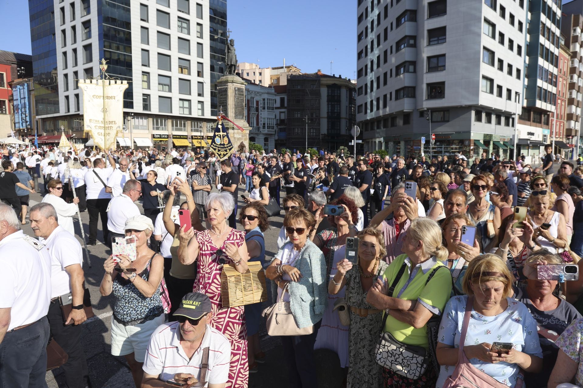 Gijón celebra la procesión marinera de la Virgen del Carmen