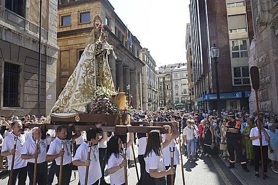 Así fue la procesión marinera de la Virgen del Carmen en Gijón