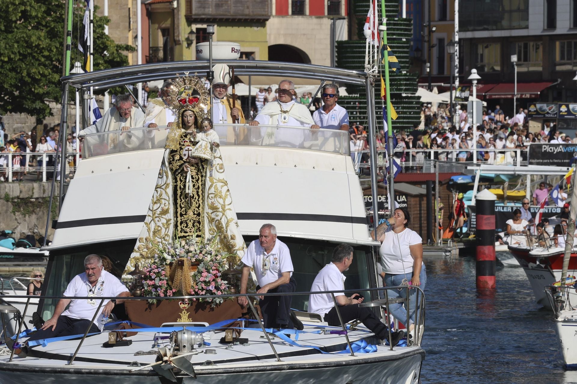 Gijón celebra la procesión marinera de la Virgen del Carmen