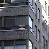 Vivienda a la venta en un bloque de edificos.