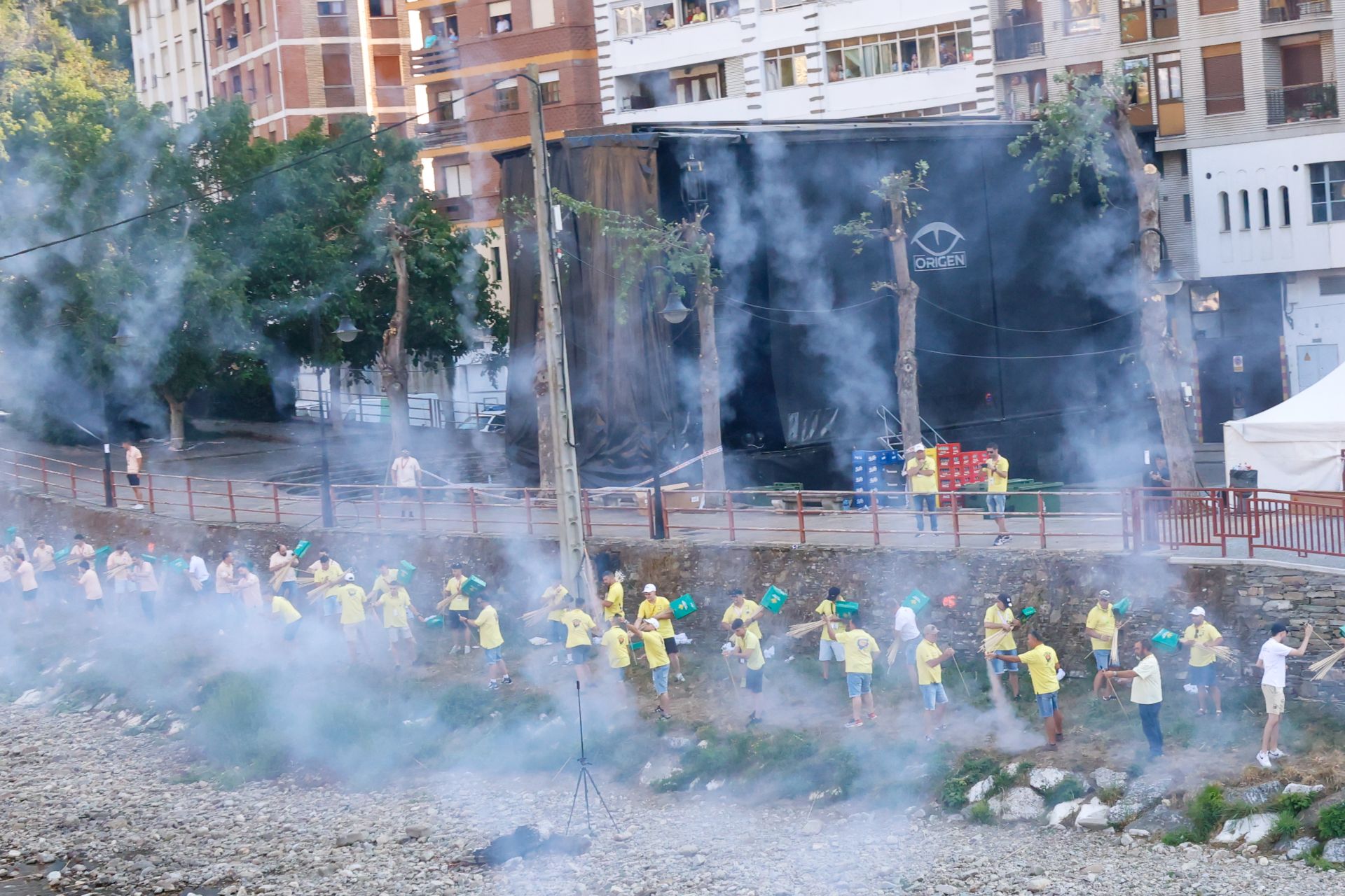 Cangas del Narcea estalla con las Fiestas del Carmen y La Descarga