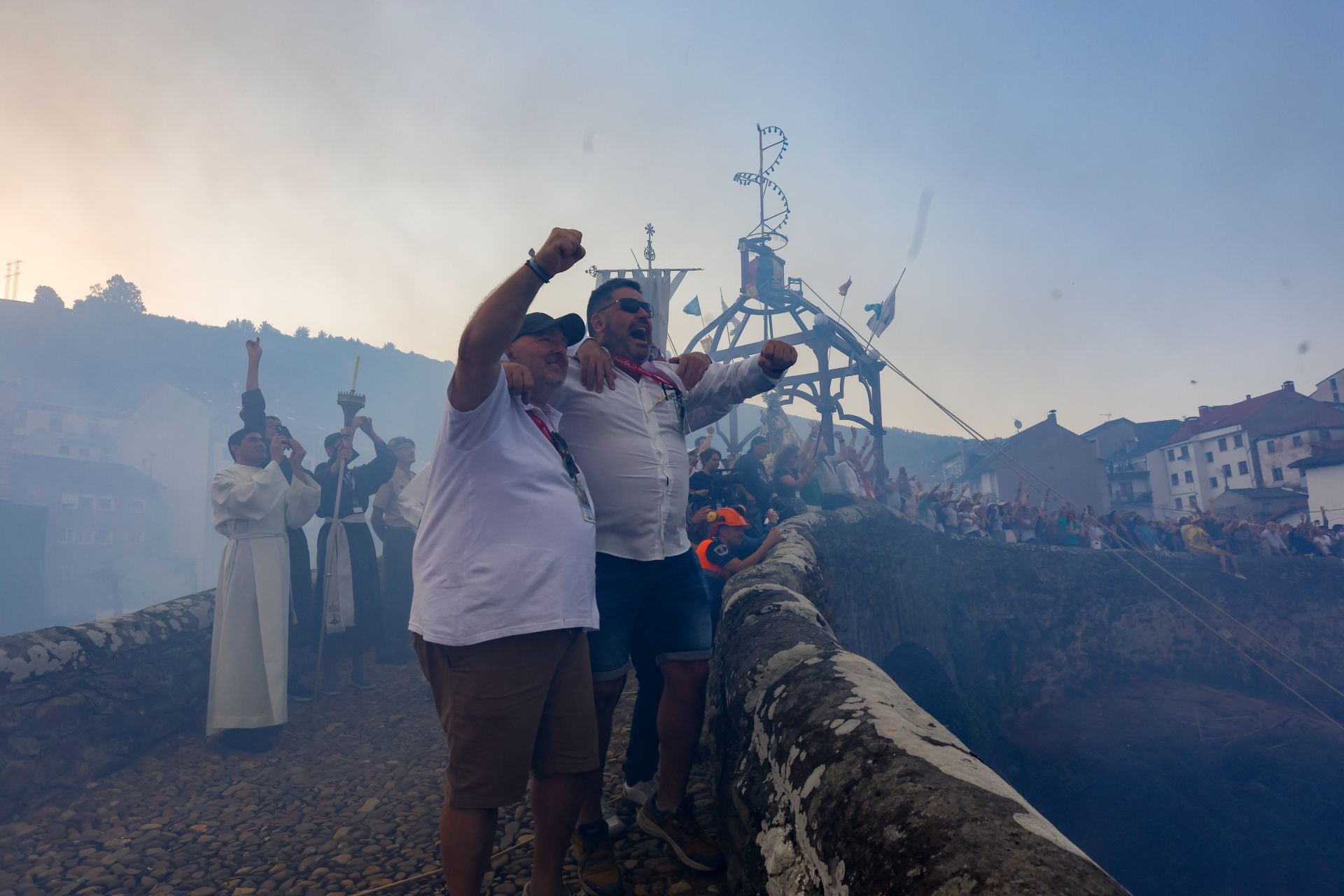 Cangas del Narcea estalla con las Fiestas del Carmen y La Descarga