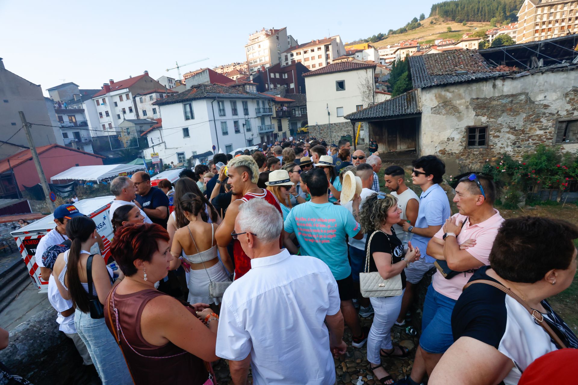 Cangas del Narcea estalla con las Fiestas del Carmen y La Descarga