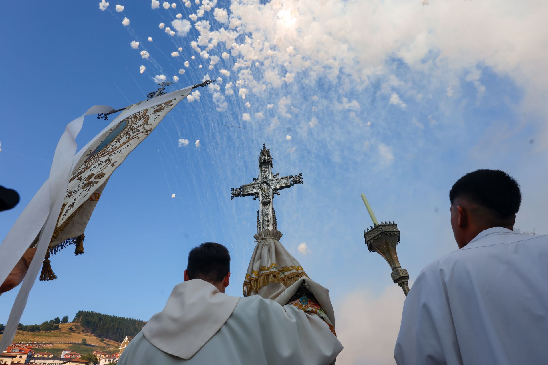 Cangas del Narcea estalla con las Fiestas del Carmen y La Descarga