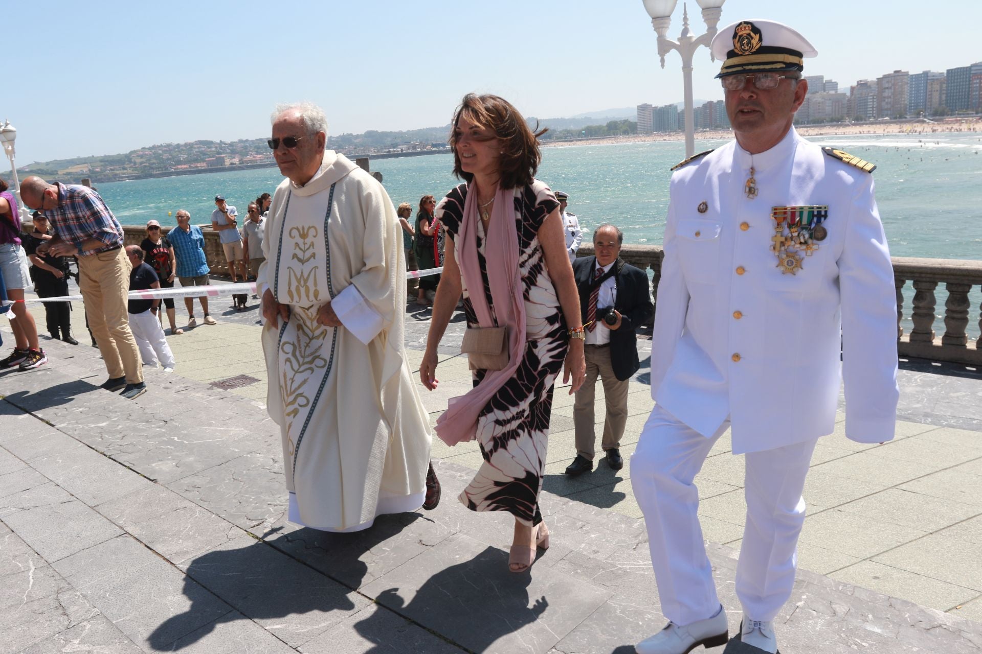 La Armada honra a la Virgen del Carmen en Gijón