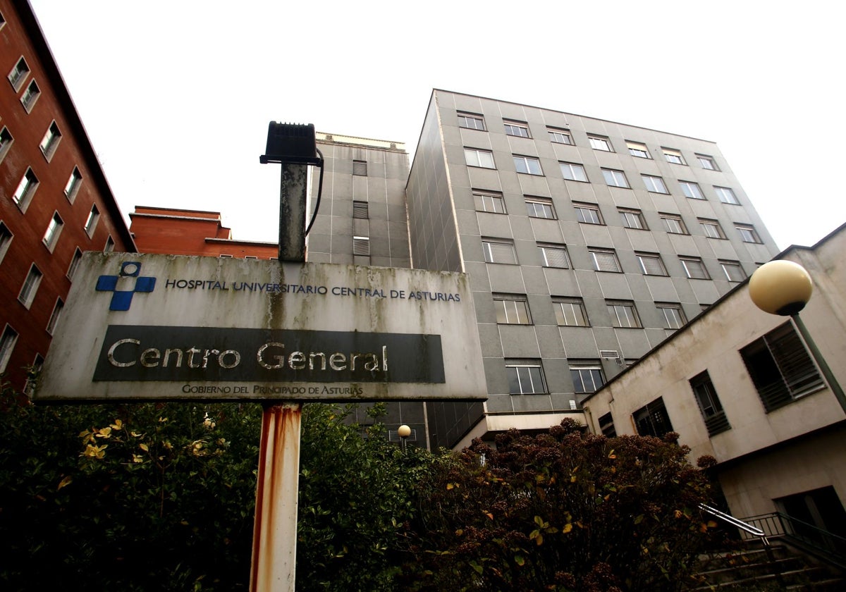 La antigua Residencia Nuestra Señora de Covadonga, en el viejo HUCA, a la espera de que la Seguridad Social se pronuncie sobre su futuro.