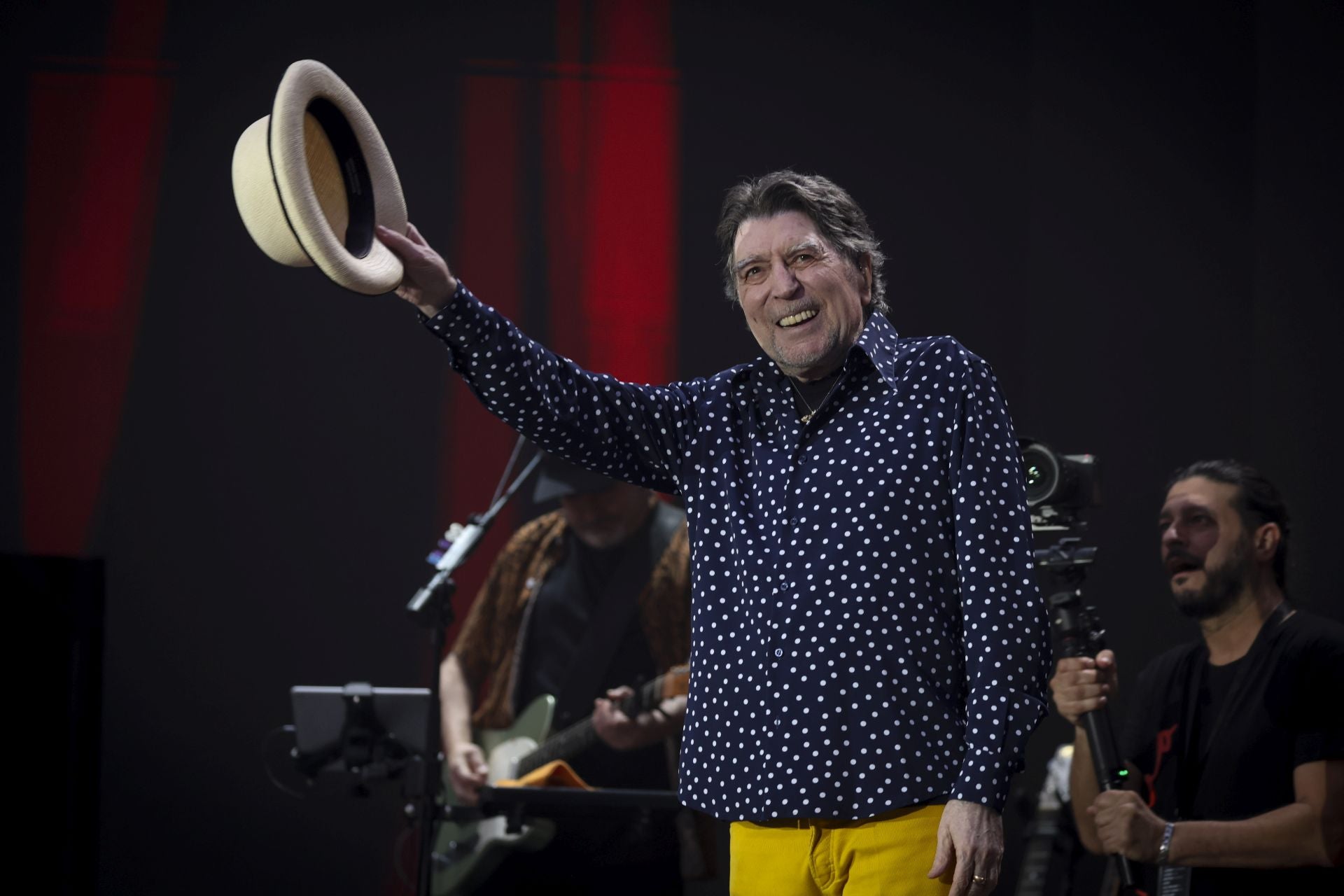 Gijón se rinde a Joaquín Sabina