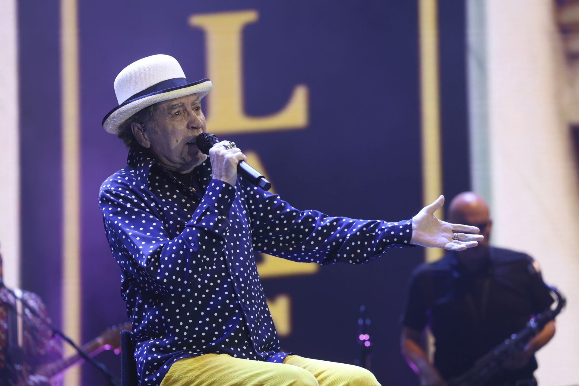 Gijón se rinde a Joaquín Sabina