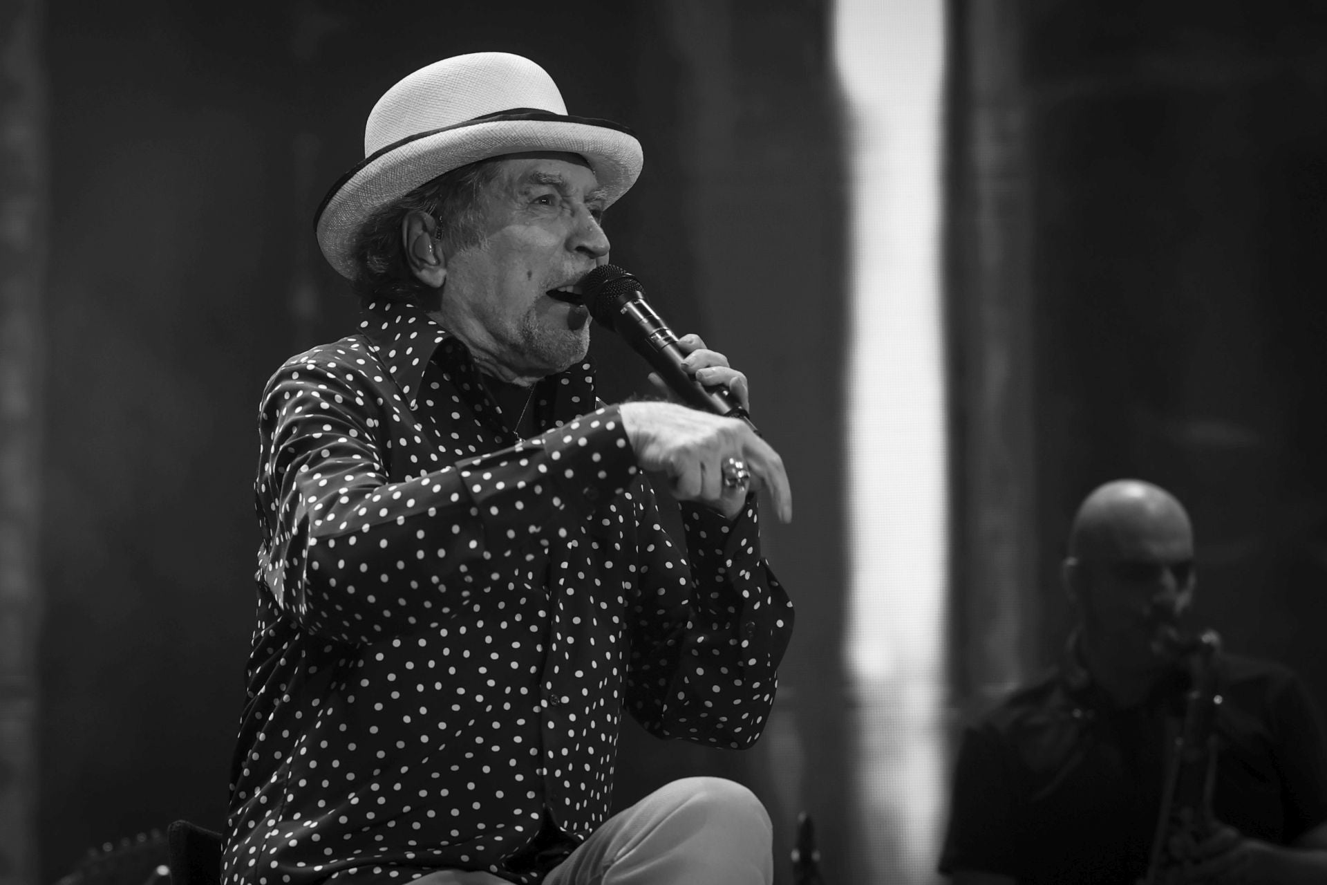 Gijón se rinde a Joaquín Sabina