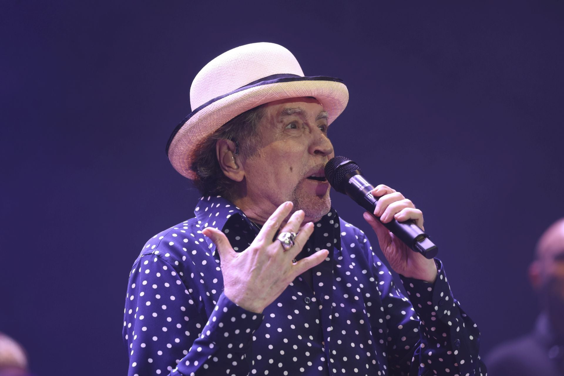 Gijón se rinde a Joaquín Sabina