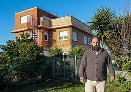 Felipe Palacios, en el chalé familiar del que será expropiado.