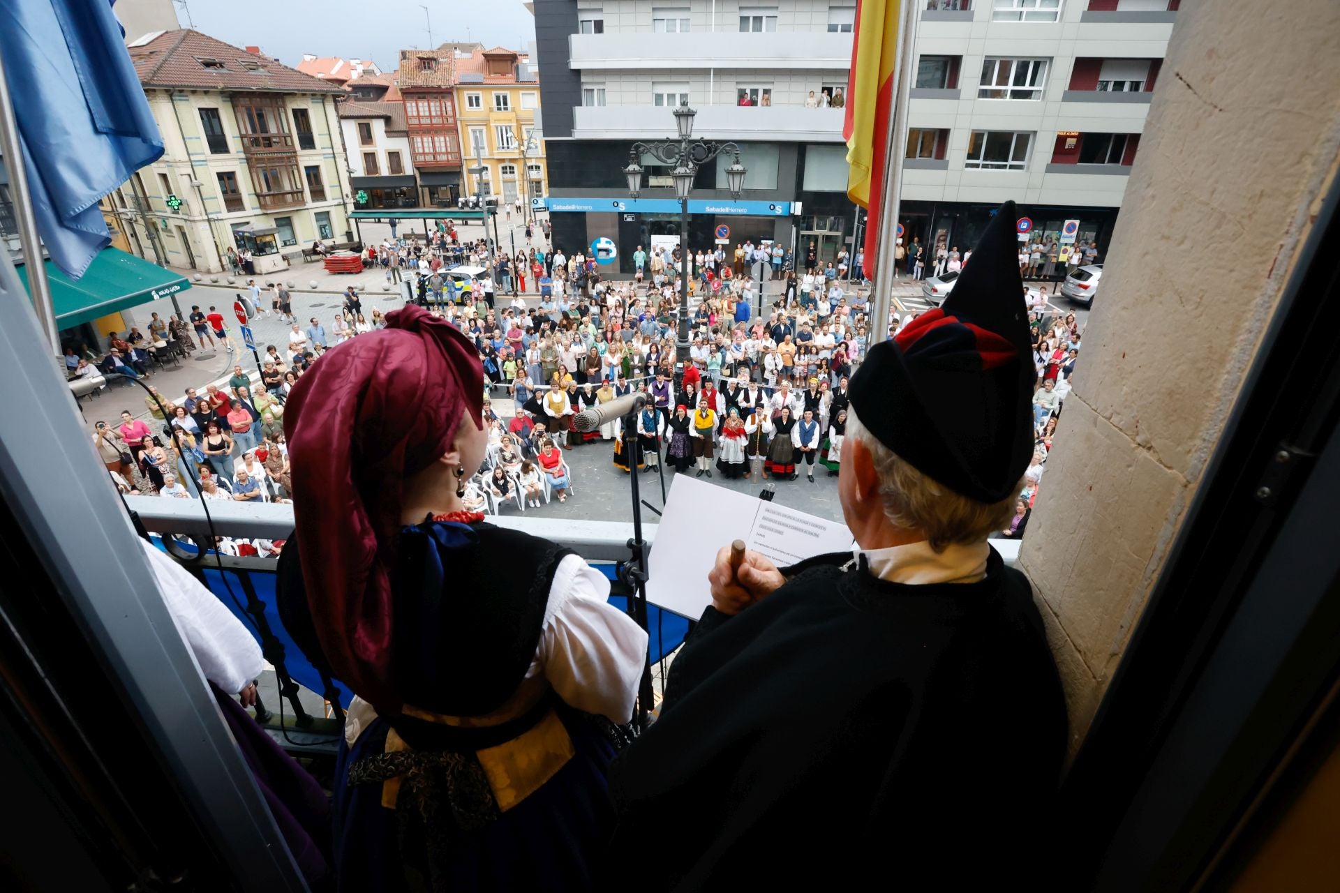 El grupo folklórico El Ventolín da el pregón de las fiestas del Carmín