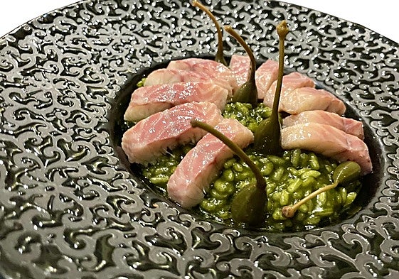 Arroz con plancton y anguila ahumada.