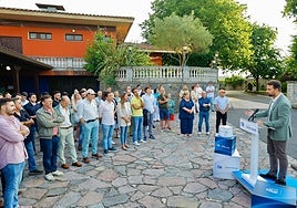 El presidente del PP de Asturias, Álvaro Queipo, durante su intervención ante los militantes.