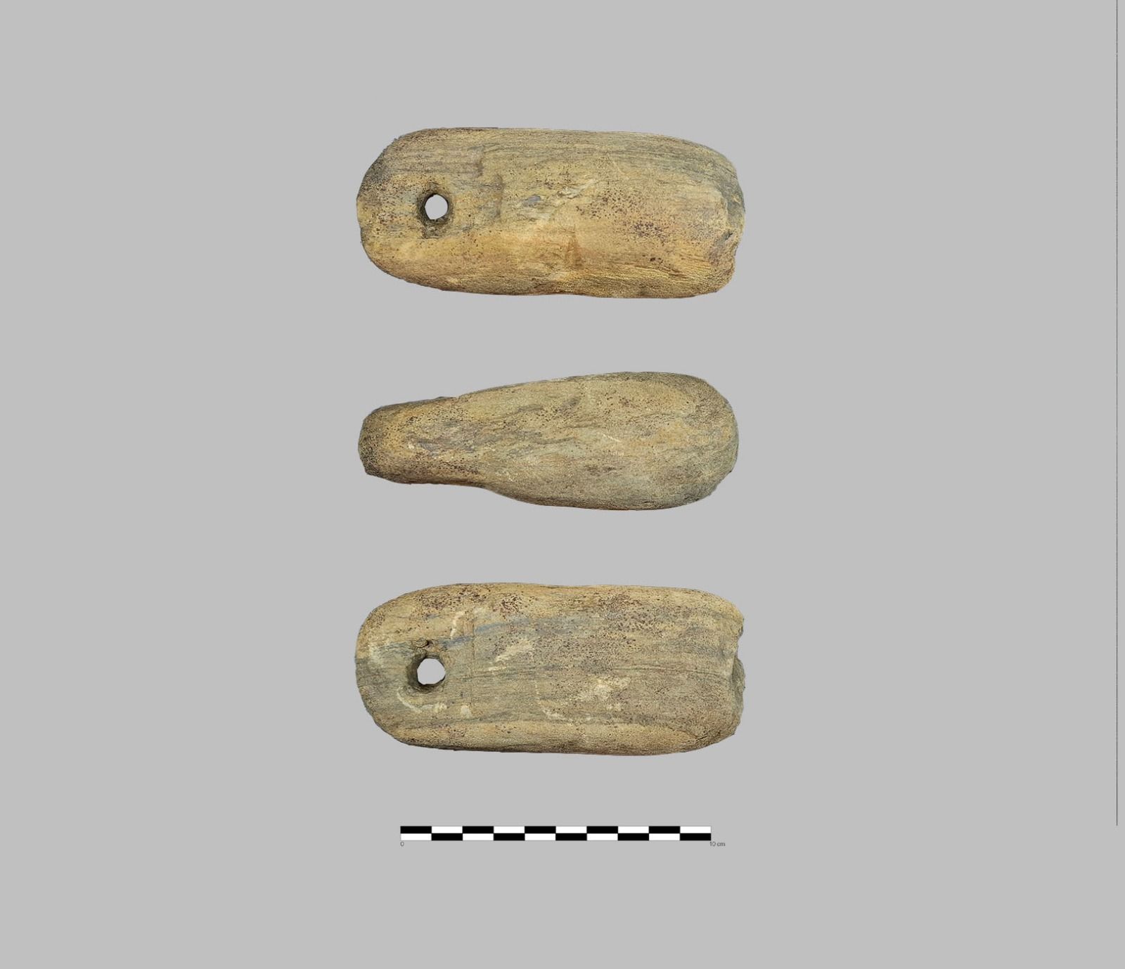 Más pesas. Otro tipo de piezas para telar halladas en la excavación.