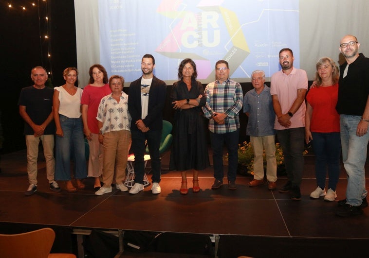 Rubén Arquero, Raquel Huergo, Griselda Coro, Paloma García, Aitor Martínez Valdajos, Montserrat López Moro, José Antonio Migoya, Santi Martínez, Sergio Valbuena, Verónica Rodríguez y Luis Alberto Fernández, durante la presentación del X Festival Arcu Atlánticu.