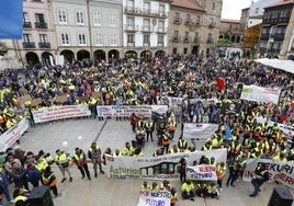 Manifestación en El Parche contra el cierre de la planta de Sekurit de Avilés, mayo de 2024.