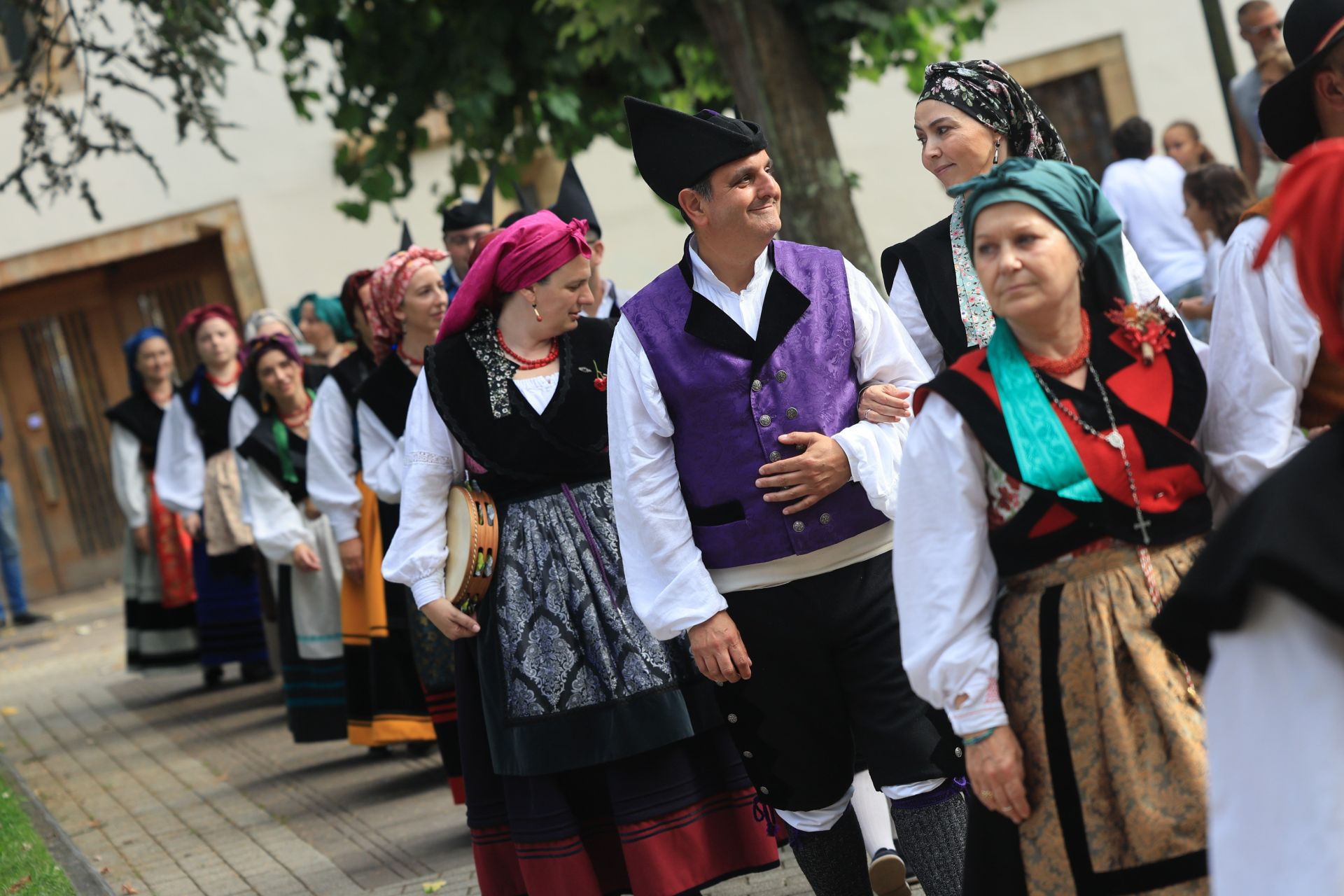 Danzas que entrelazan culturas en La Pola