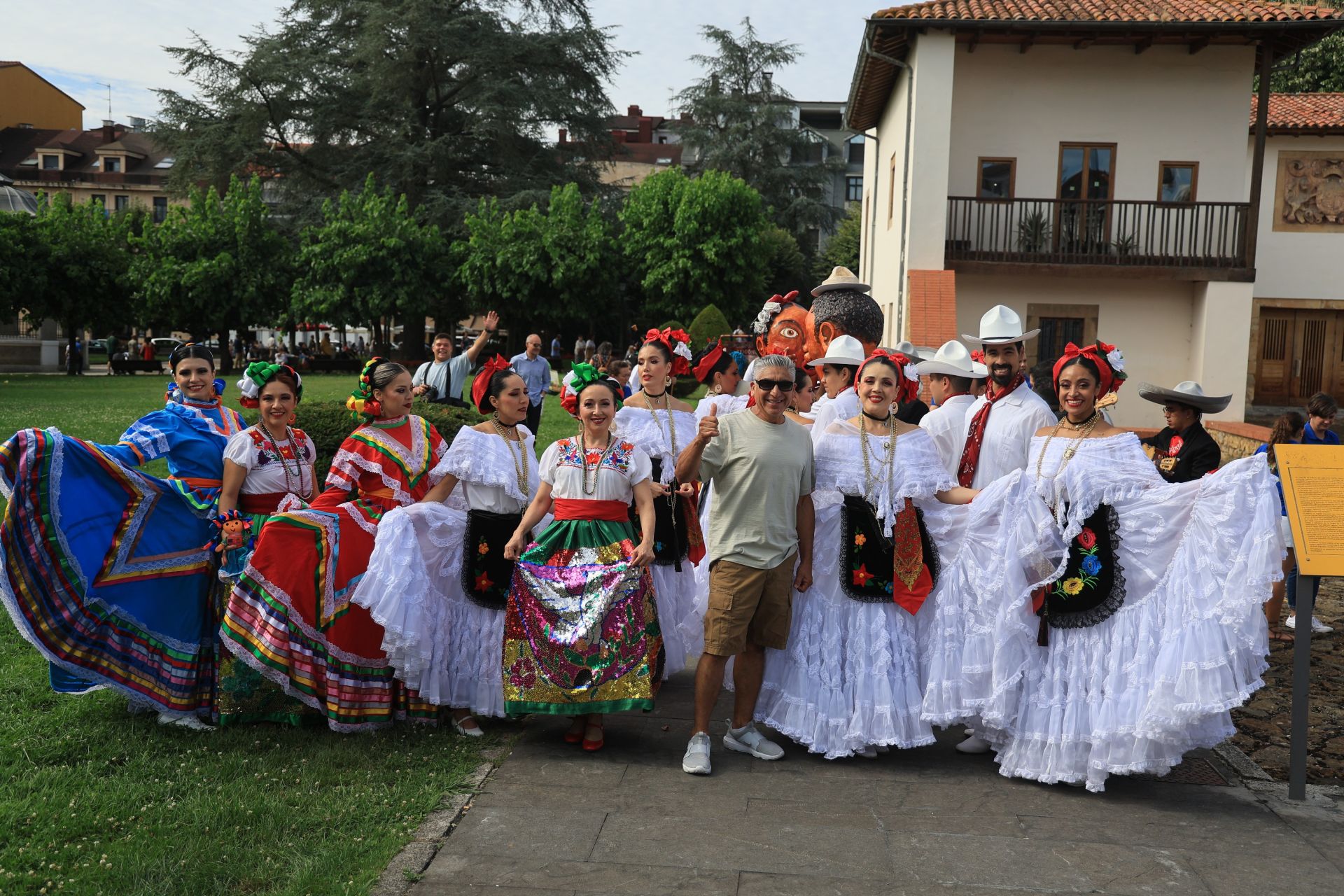 Danzas que entrelazan culturas en La Pola